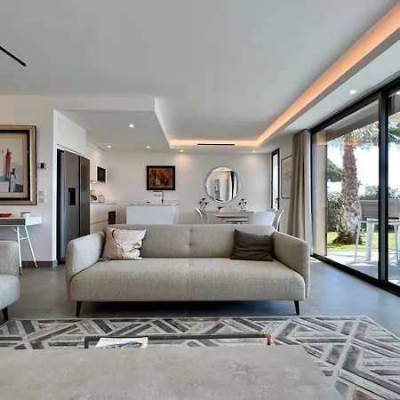 Bright T3 With Pool And Sea View *