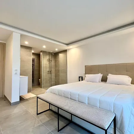 Bright T3 With Pool And Sea View
