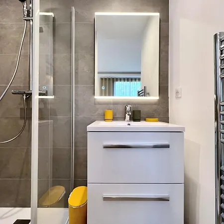 Bright T3 With Pool And Sea View *