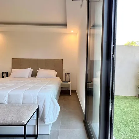 Bright T3 With Pool And Sea View
