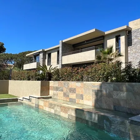 Bright T3 With Pool And Sea View *